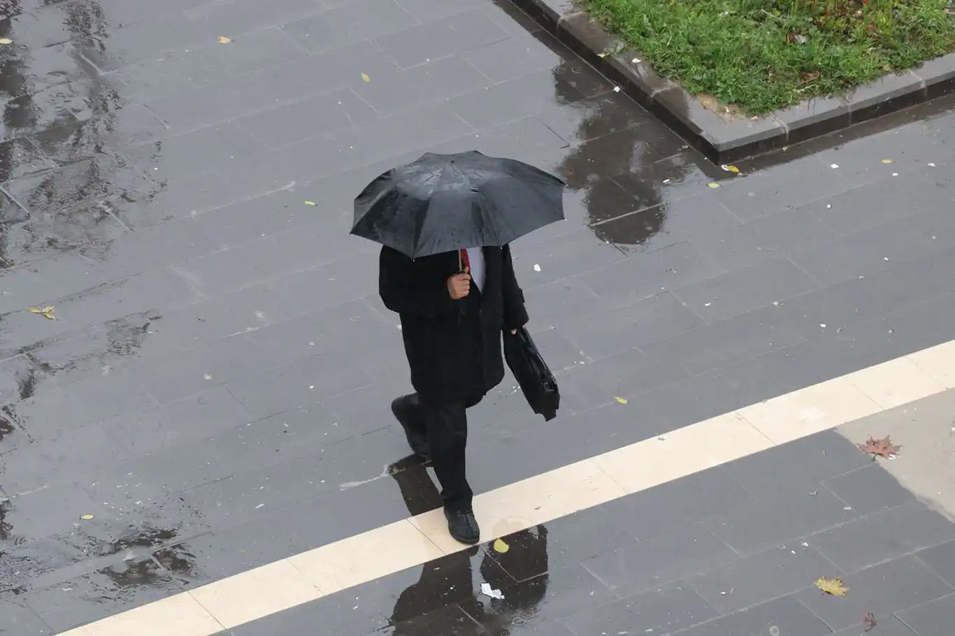 Meteoroloji'den kuvvetli yağış ve rüzgâr uyarısı Meteoroloji'den kuvvetli yağış ve rüzgâr uyarısı