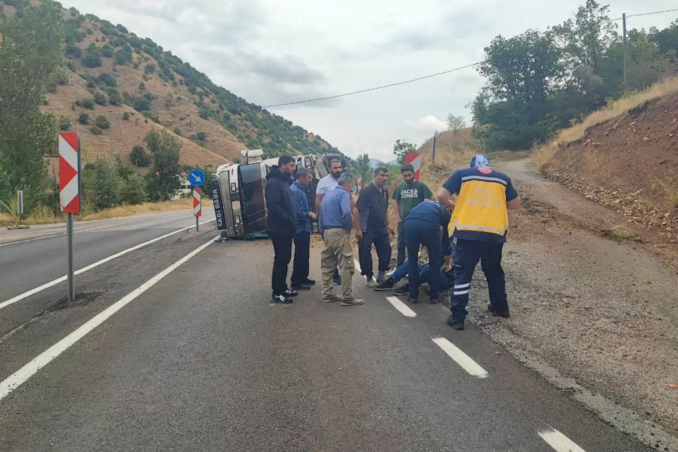 Gümüşhane'de tır kazası: Sürücü yaralı Gümüşhane'de tır kazası: Sürücü yaralı