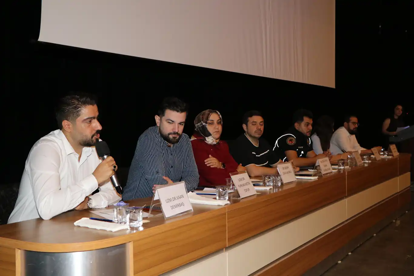 Siirt’te bağımlılıkla mücadele kapsamında farkındalık sempozyumu düzenlendi Siirt’te bağımlılıkla mücadele kapsamında farkındalık sempozyumu düzenlendi