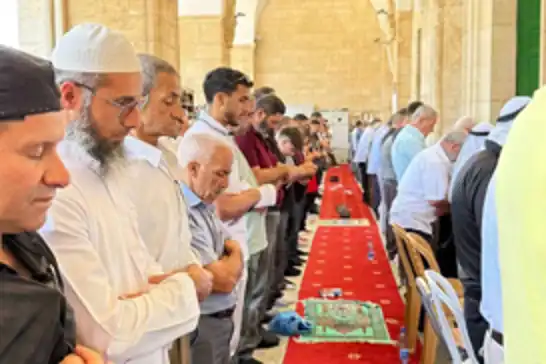 با وجود محاصره صهیونیستی، ۴۰ هزار نمازگزار مسلمان نماز جمعه را در مسجدالاقصی اقامه کردند