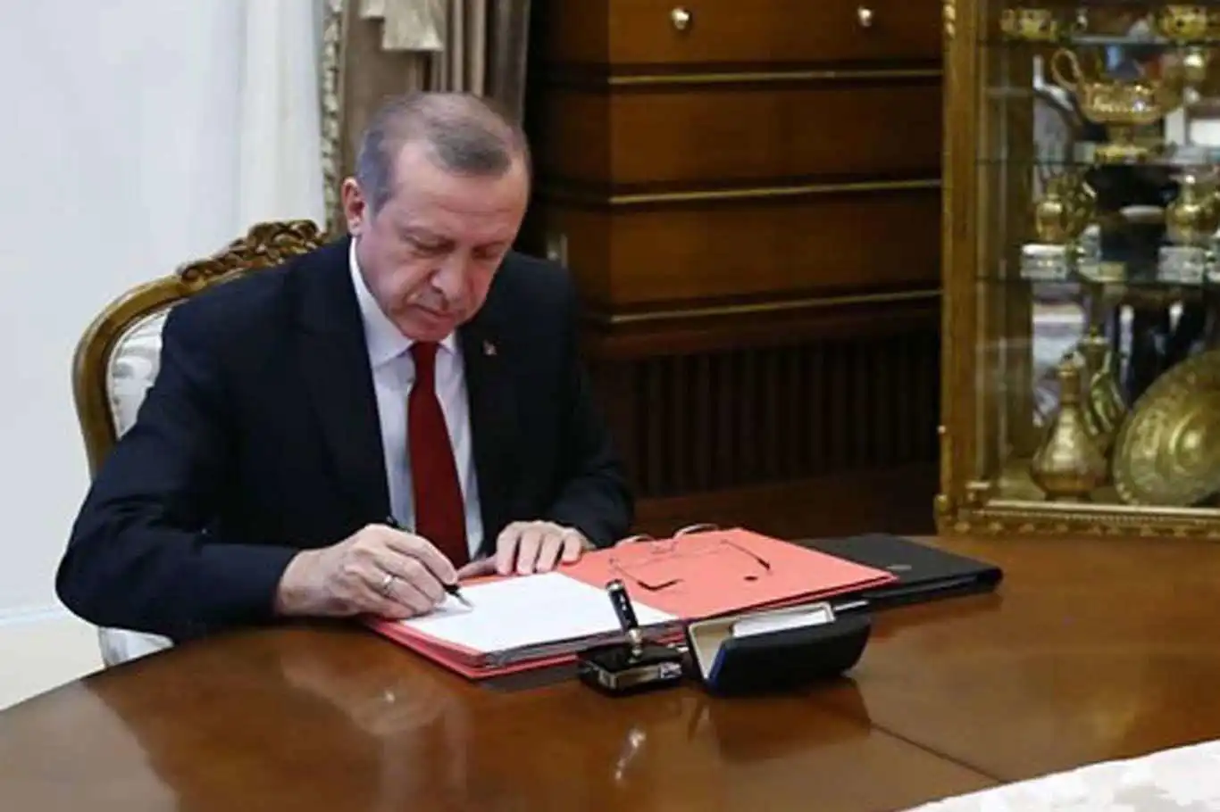 Cumhurbaşkanı Erdoğan'dan yeni atamalar ve görevden almalar