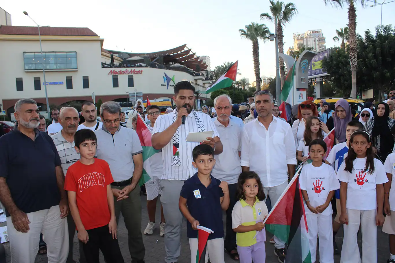 Mersin'den Küresel Sumud Filosu'na destek: Herkes sussa bile biz susmayacağız Mersin'den Küresel Sumud Filosu'na destek: Herkes sussa bile biz susmayacağız