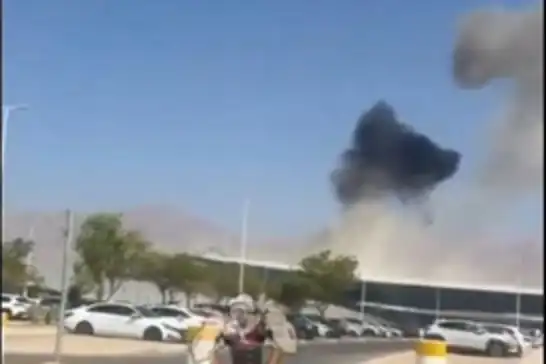 طائرة مسيرة يمنية تضرب صالة المسافرين في مطار رامون الصهيوني