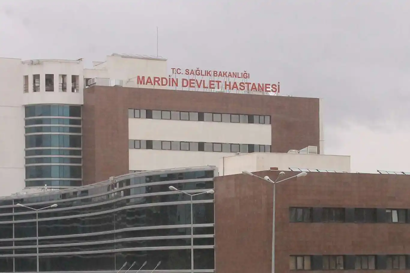 Mardin’de 9’uncu kattan düşen çocuk hayatını kaybetti Mardin’de 9’uncu kattan düşen çocuk hayatını kaybetti