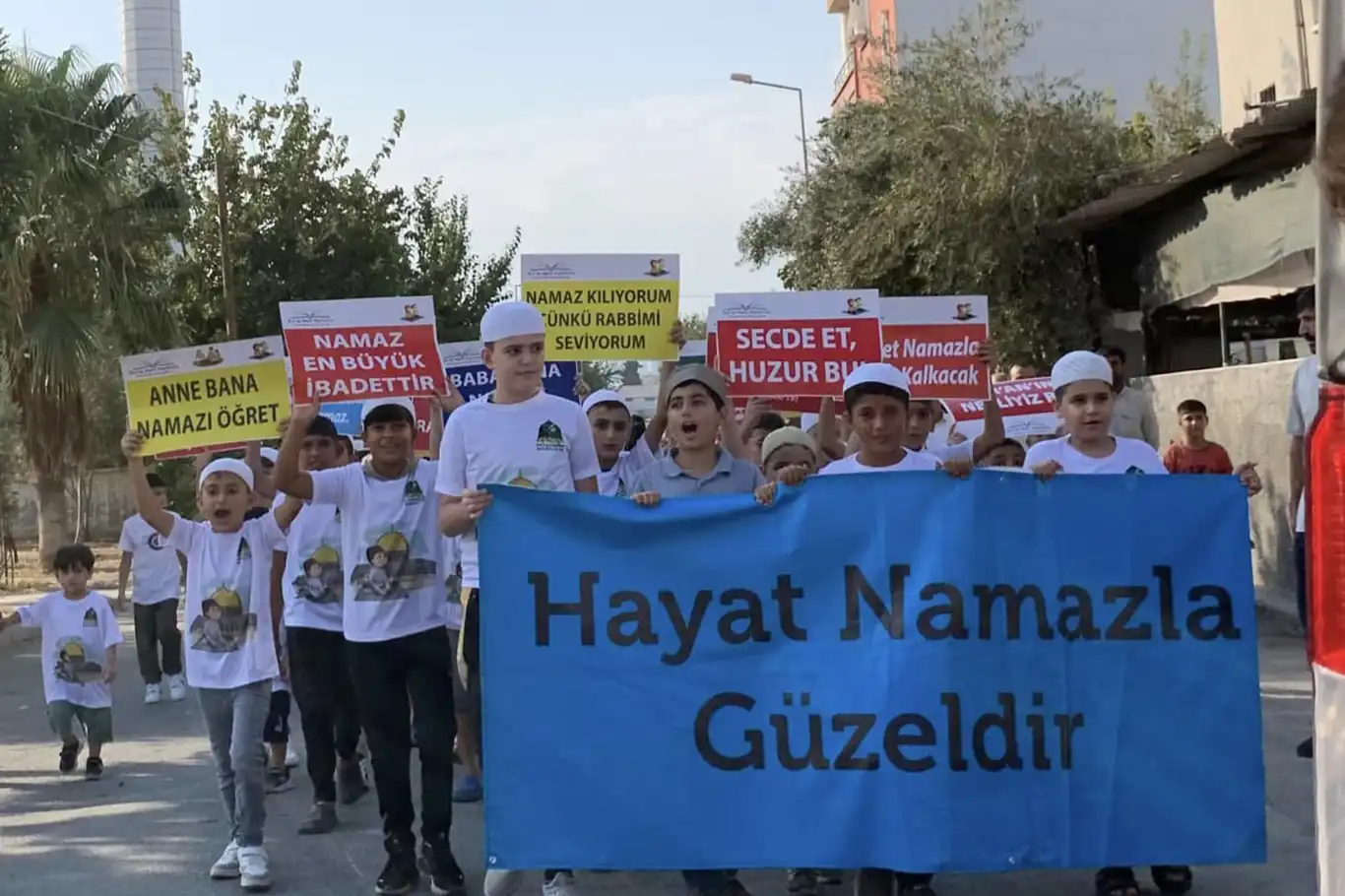 Mersin'de “Hayat Namazla Güzeldir” etkinliği düzenlendi Mersin'de “Hayat Namazla Güzeldir” etkinliği düzenlendi