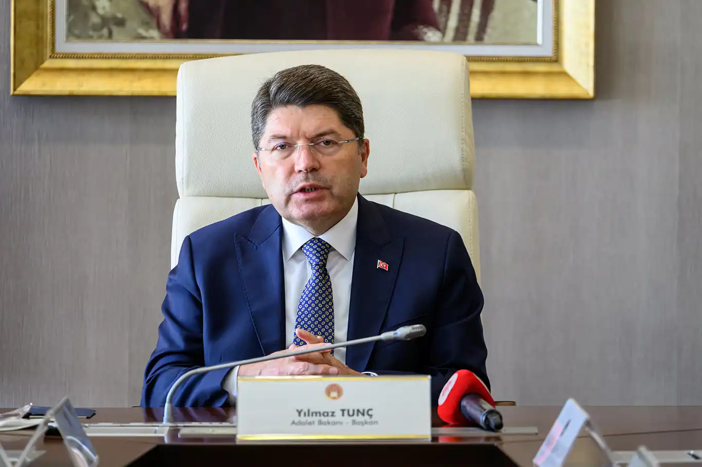 Bakan Tunç: CHP İl Başkanlığı önündeki olaylarla ilgili soruşturma başlatıldı Bakan Tunç: CHP İl Başkanlığı önündeki olaylarla ilgili soruşturma başlatıldı