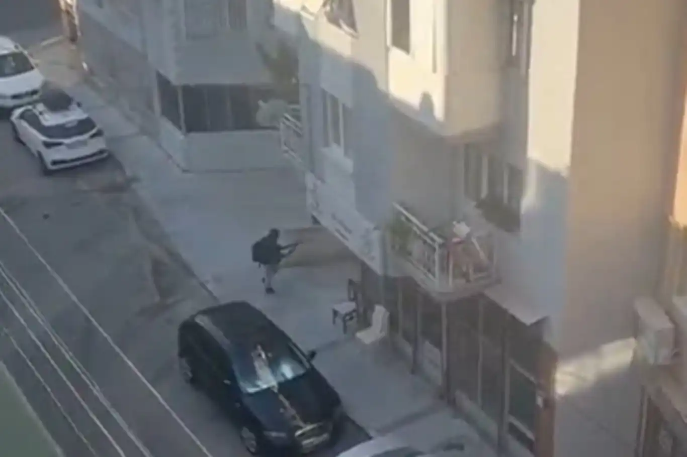 İzmir'de polis karakoluna saldırıda 2 polis hayatını kaybetti İzmir'de polis karakoluna saldırıda 2 polis hayatını kaybetti