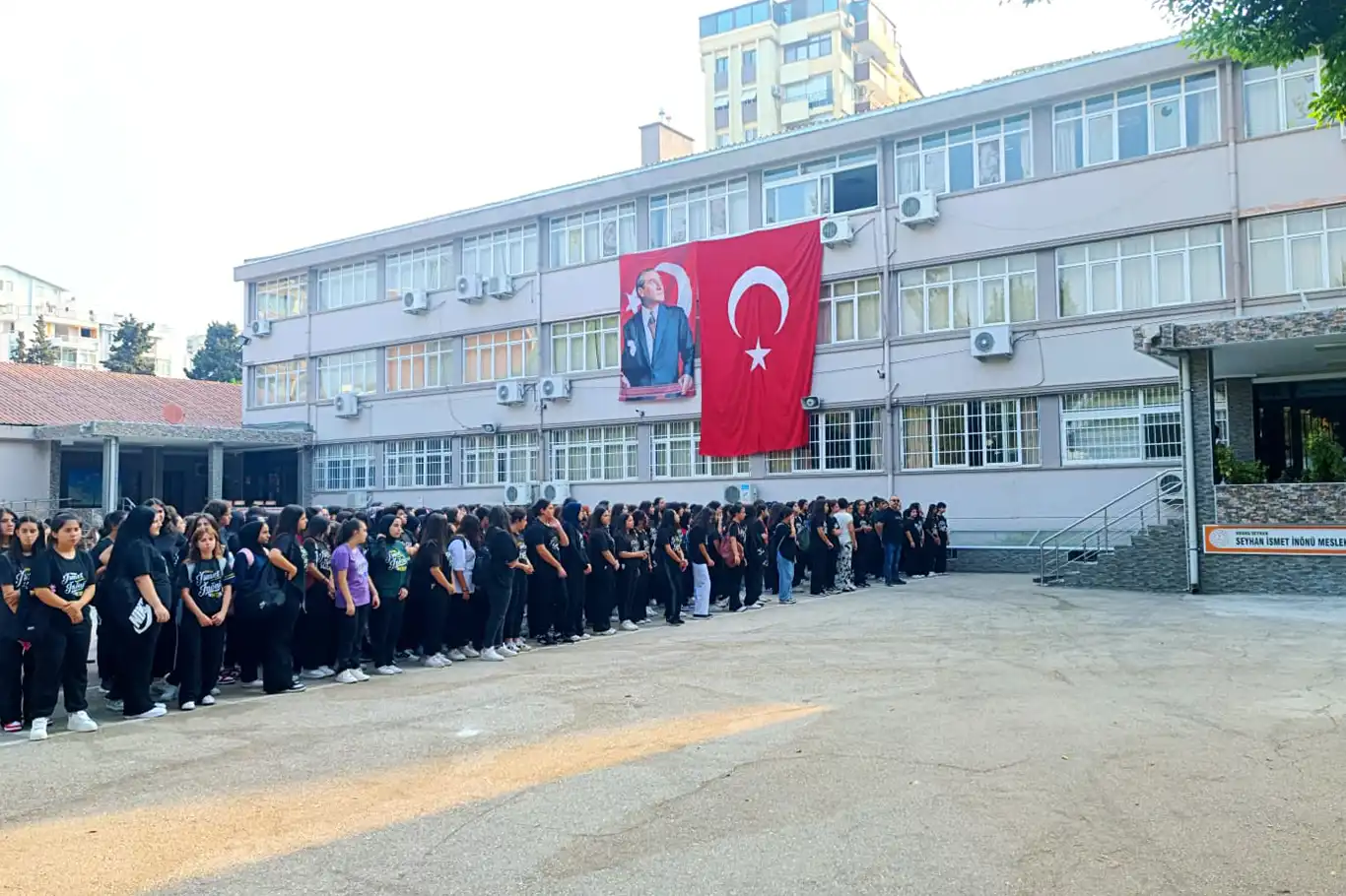 Adana’da ders zili çaldı 547 bin 59 öğrenci yeni döneme başladı Adana’da ders zili çaldı 547 bin 59 öğrenci yeni döneme başladı