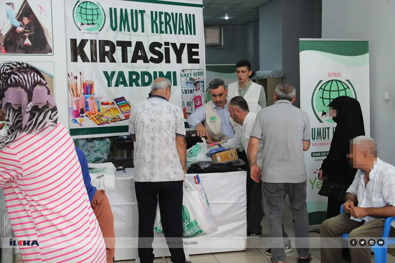 Hope Caravan provides stationery aid to hundreds of needy students in Batman