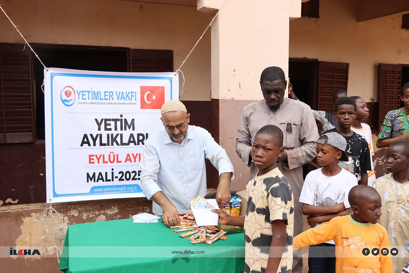 Orphans Foundation distributes monthly allowances to needy children in Mali