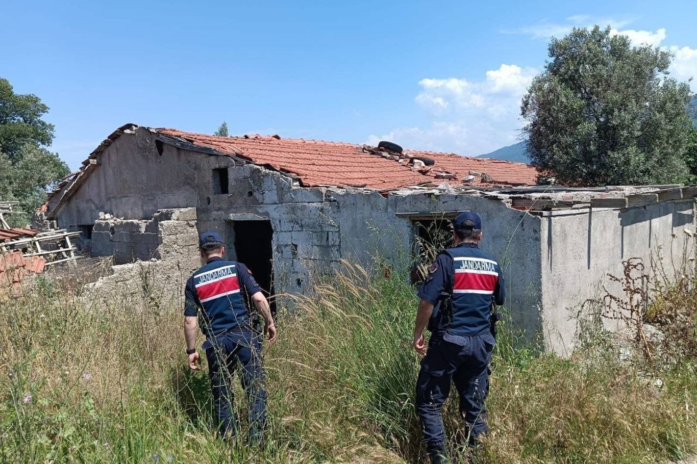 Bursa'da okul önlerinde denetim: 11 şahıs yakalandı