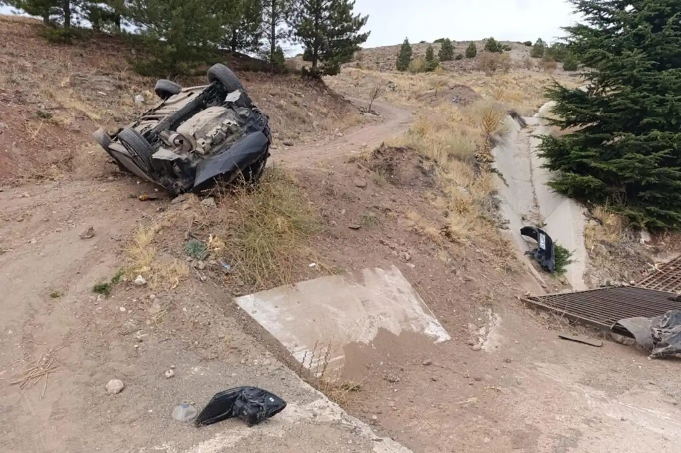 Malatya'da otomobil su kanalına girerek takla attı Malatya'da otomobil su kanalına girerek takla attı