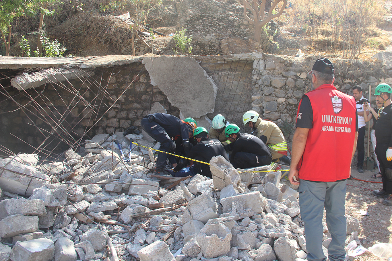 Şırnak'ta 14 ilden 745 kişinin katılımıyla 7,0  büyüklüğünde deprem tatbikatı yapıldı	