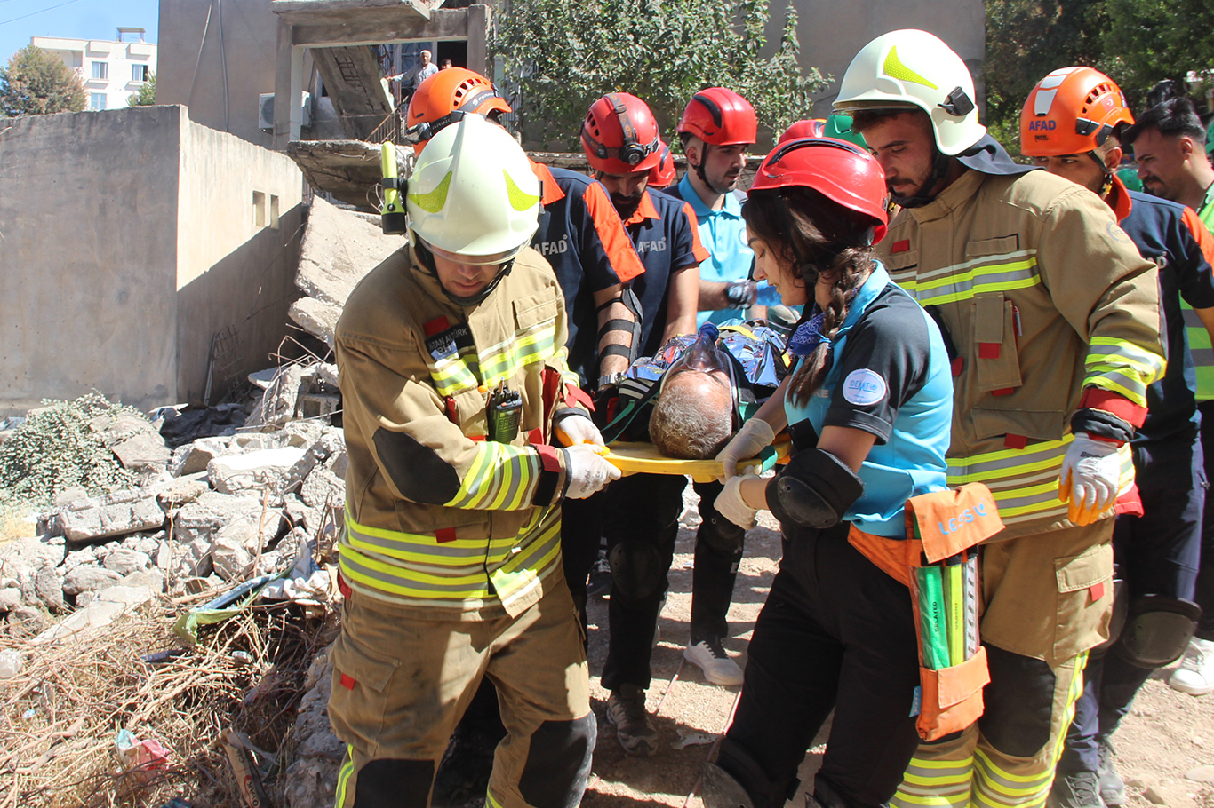 Şırnak'ta 14 ilden 745 kişinin katılımıyla 7,0  büyüklüğünde deprem tatbikatı yapıldı	