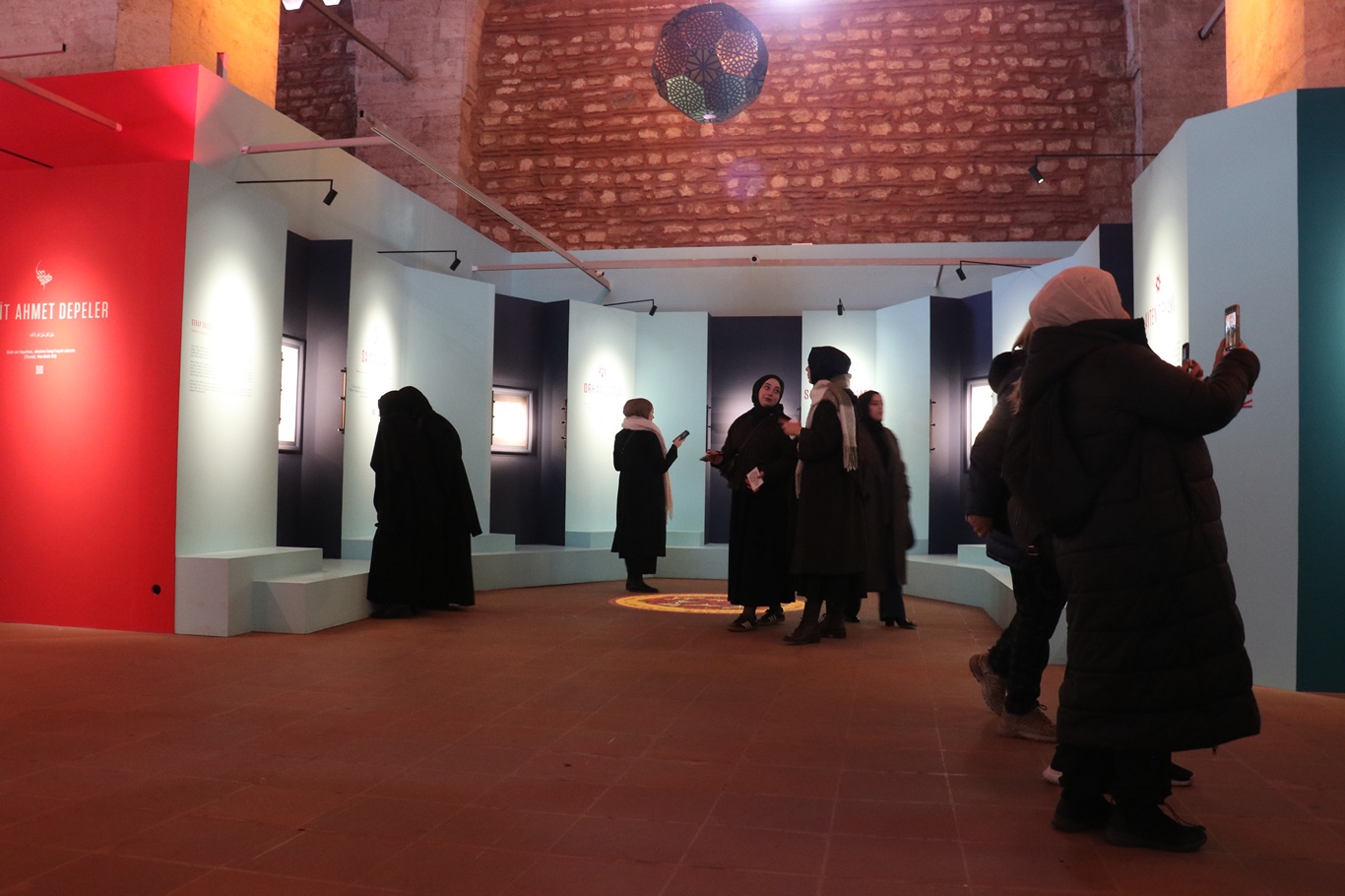 "Hâne" sergisi yoğun ilgi görüyor