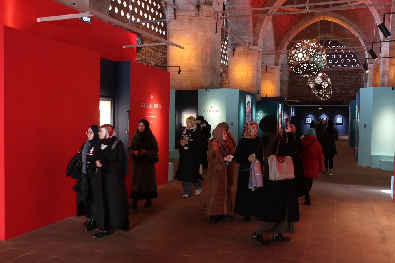 "Hâne" sergisi yoğun ilgi görüyor