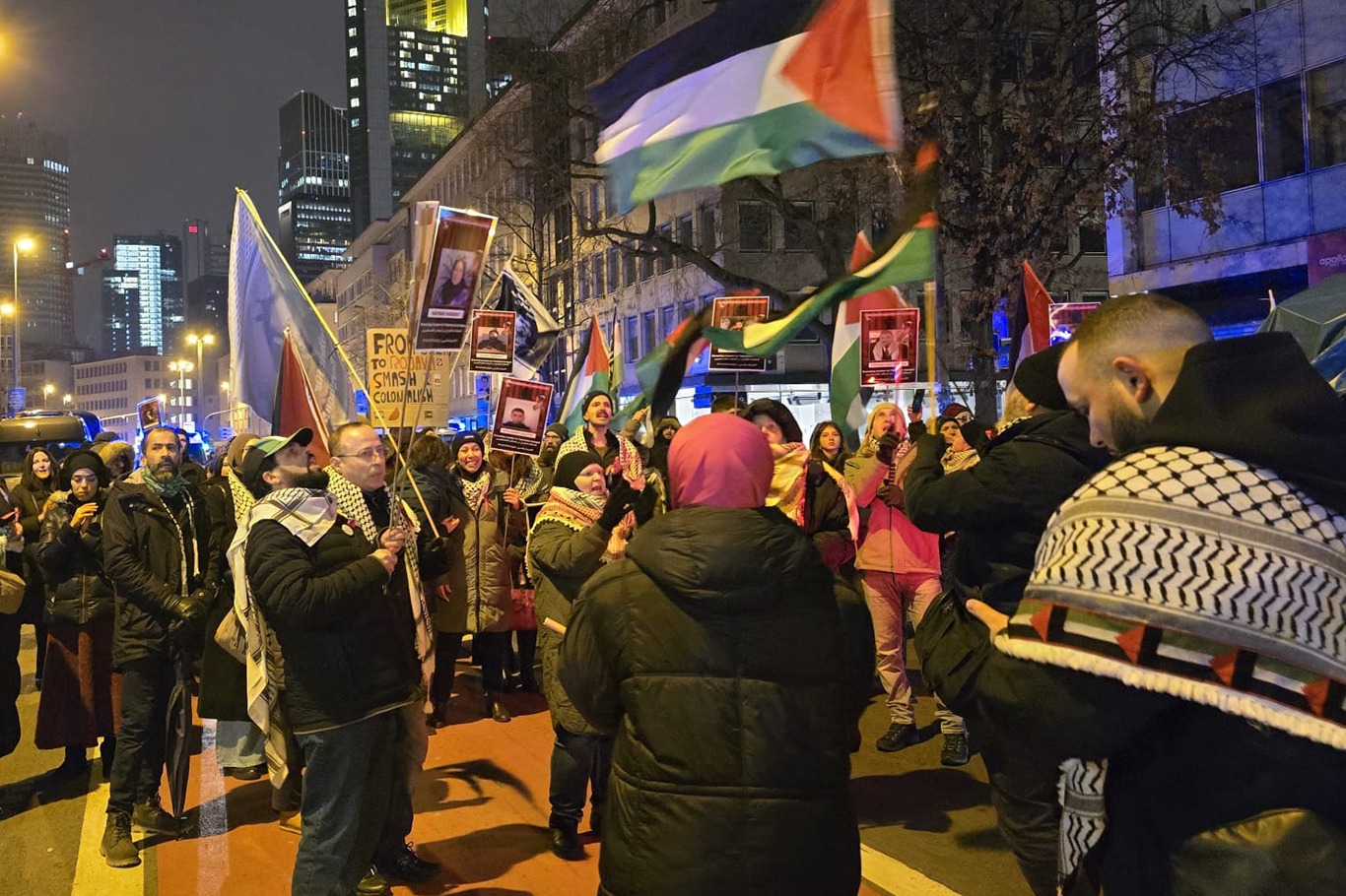 Frankfurt’ta Filistin için protesto: Siyonist rejimin ateşkes ve anlaşmalara uymamasına tepki