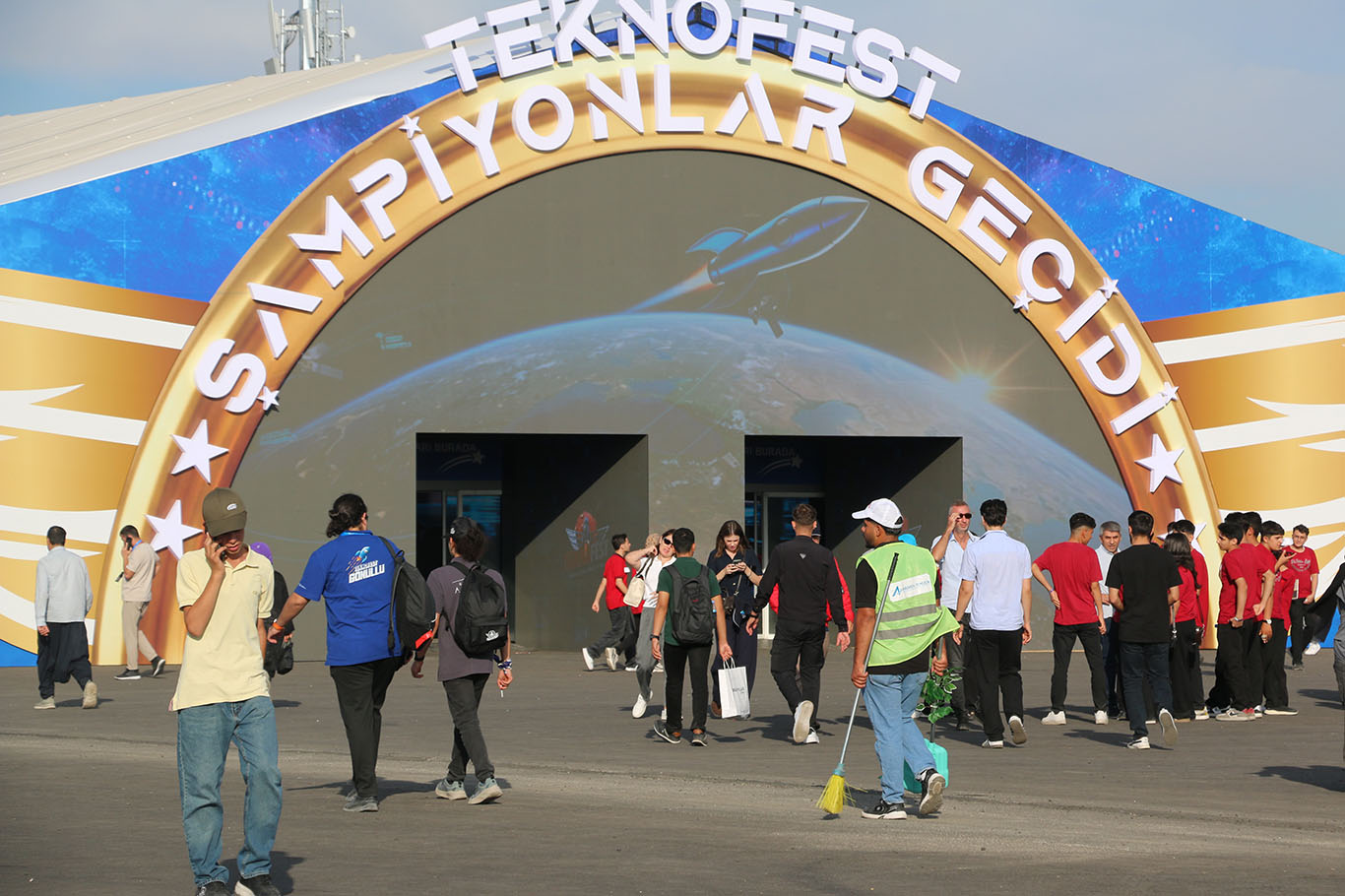 TEKNOFEST'te gençlerden teknoloji başarısı: Gençler geliştirdikleri araçların üretim süreçlerini anlattı