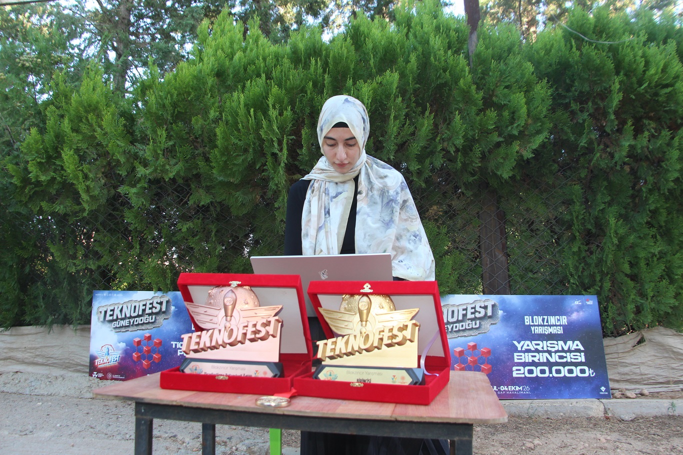 İmam Hatip mezunu Gazali Kepenç, TEKNOFEST 2026’da Türkiye birincisi oldu: Hastaların mahremiyetini koruyan proje geliştirdi