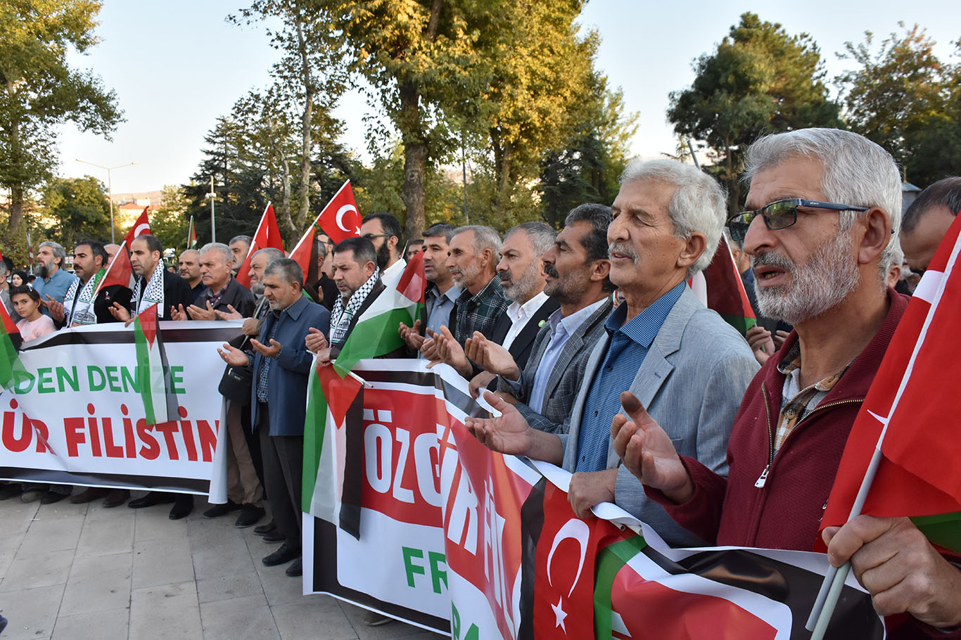 Malatya'da binlerce kişi özgür Filistin için yürüdü