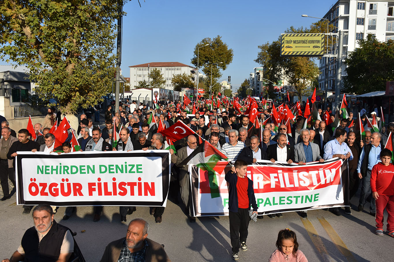 Malatya'da binlerce kişi özgür Filistin için yürüdü