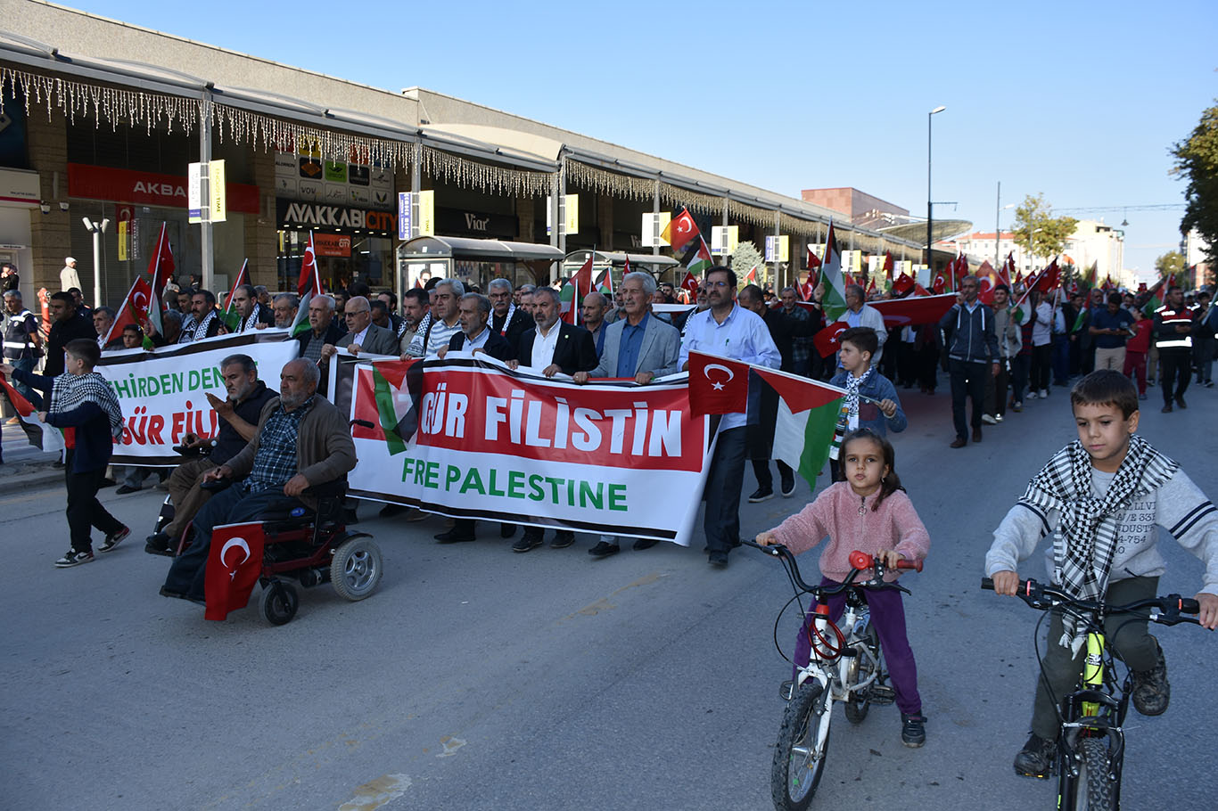 Malatya'da binlerce kişi özgür Filistin için yürüdü