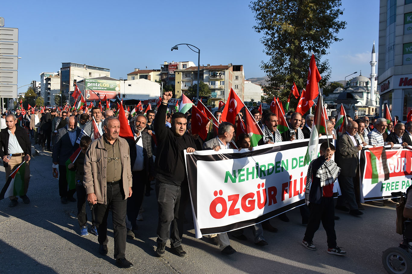 Malatya'da binlerce kişi özgür Filistin için yürüdü