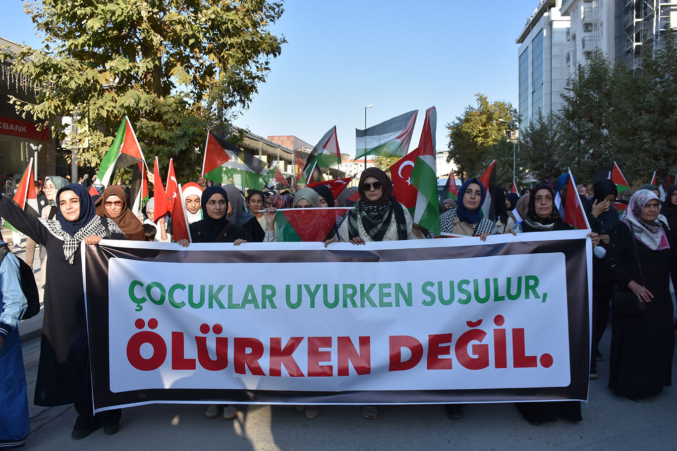 Malatya'da binlerce kişi özgür Filistin için yürüdü