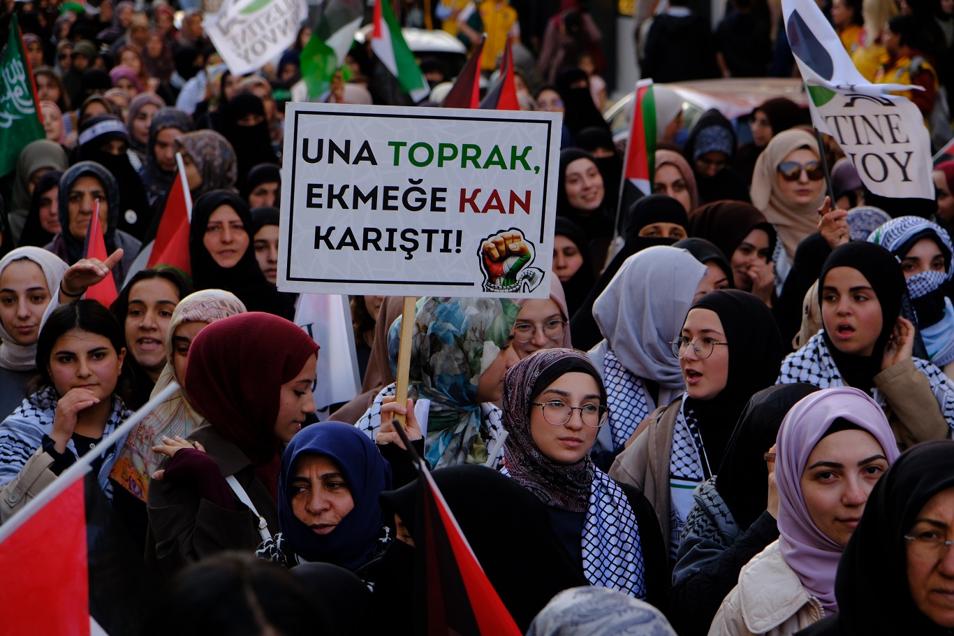 Vanlılar Aksa Tufanı'nın 3'üncü yıldönümünde Gazze için meydanlardaydı