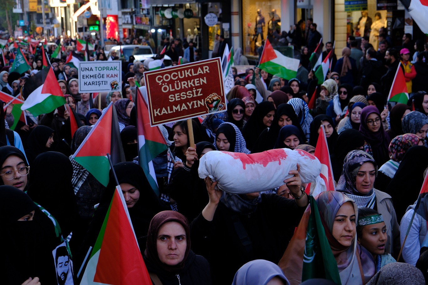Vanlılar Aksa Tufanı'nın 3'üncü yıldönümünde Gazze için meydanlardaydı