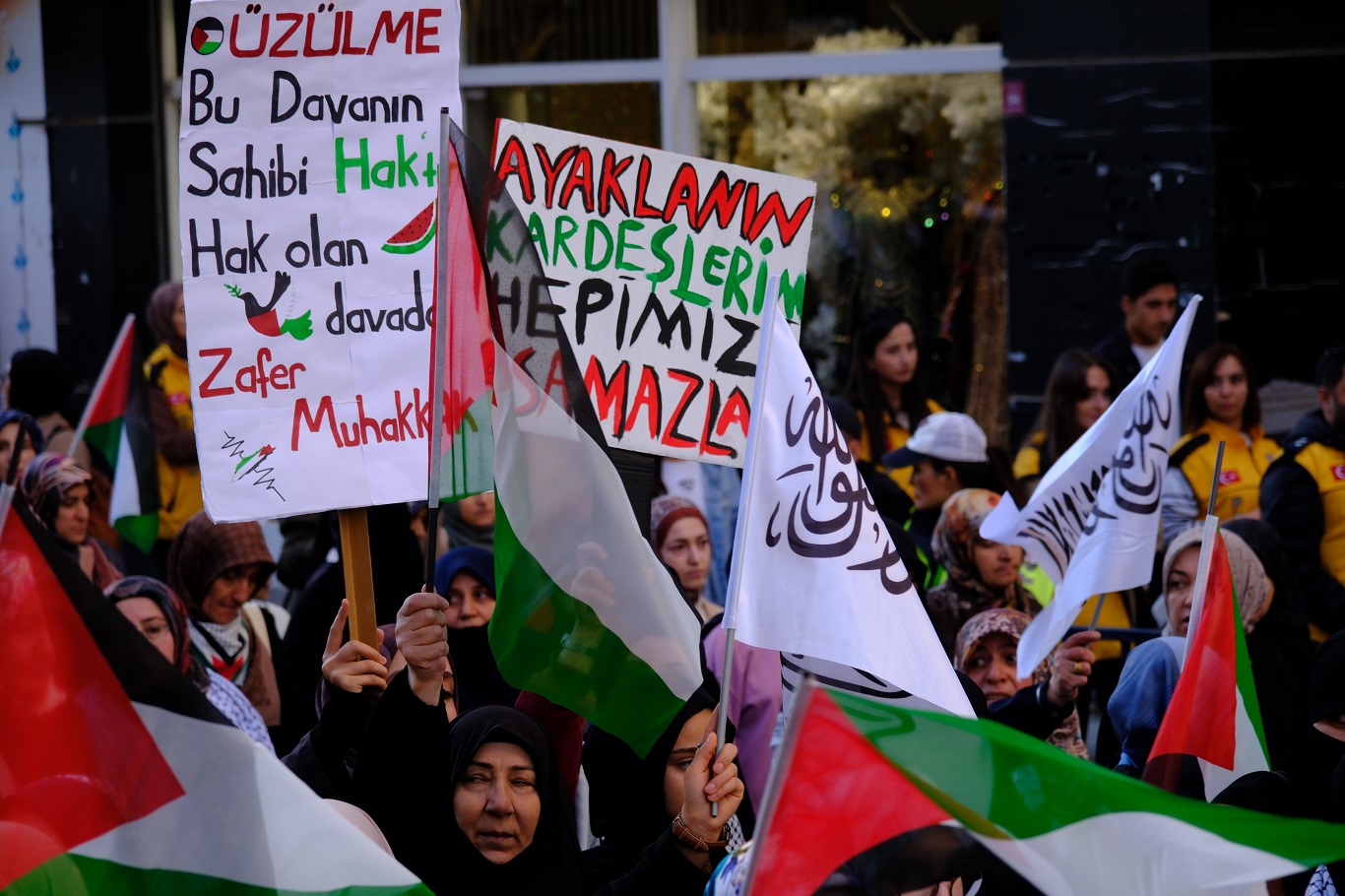 Vanlılar Aksa Tufanı'nın 3'üncü yıldönümünde Gazze için meydanlardaydı
