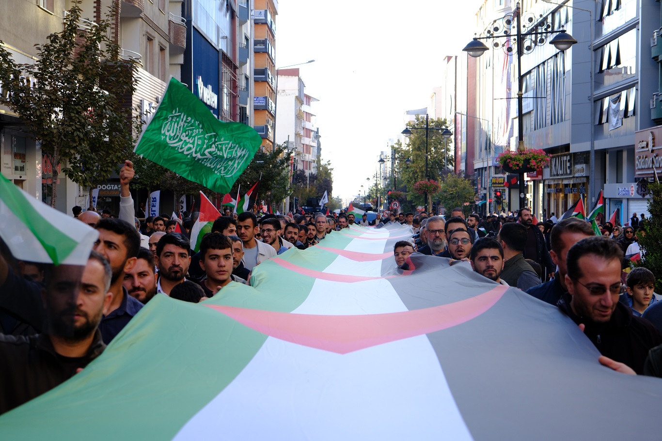Vanlılar Aksa Tufanı'nın 3'üncü yıldönümünde Gazze için meydanlardaydı