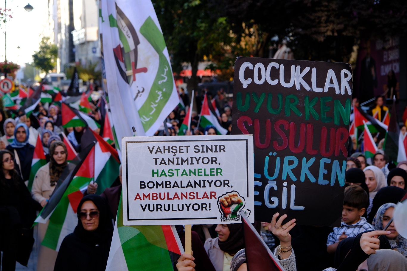 Vanlılar Aksa Tufanı'nın 3'üncü yıldönümünde Gazze için meydanlardaydı