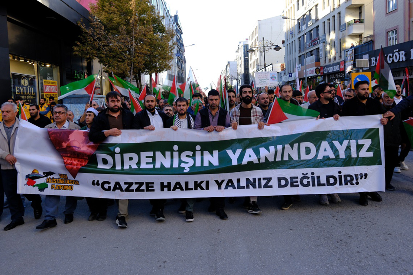 Vanlılar Aksa Tufanı'nın 3'üncü yıldönümünde Gazze için meydanlardaydı