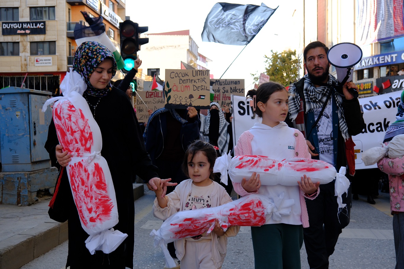 Vanlılar Aksa Tufanı'nın 3'üncü yıldönümünde Gazze için meydanlardaydı