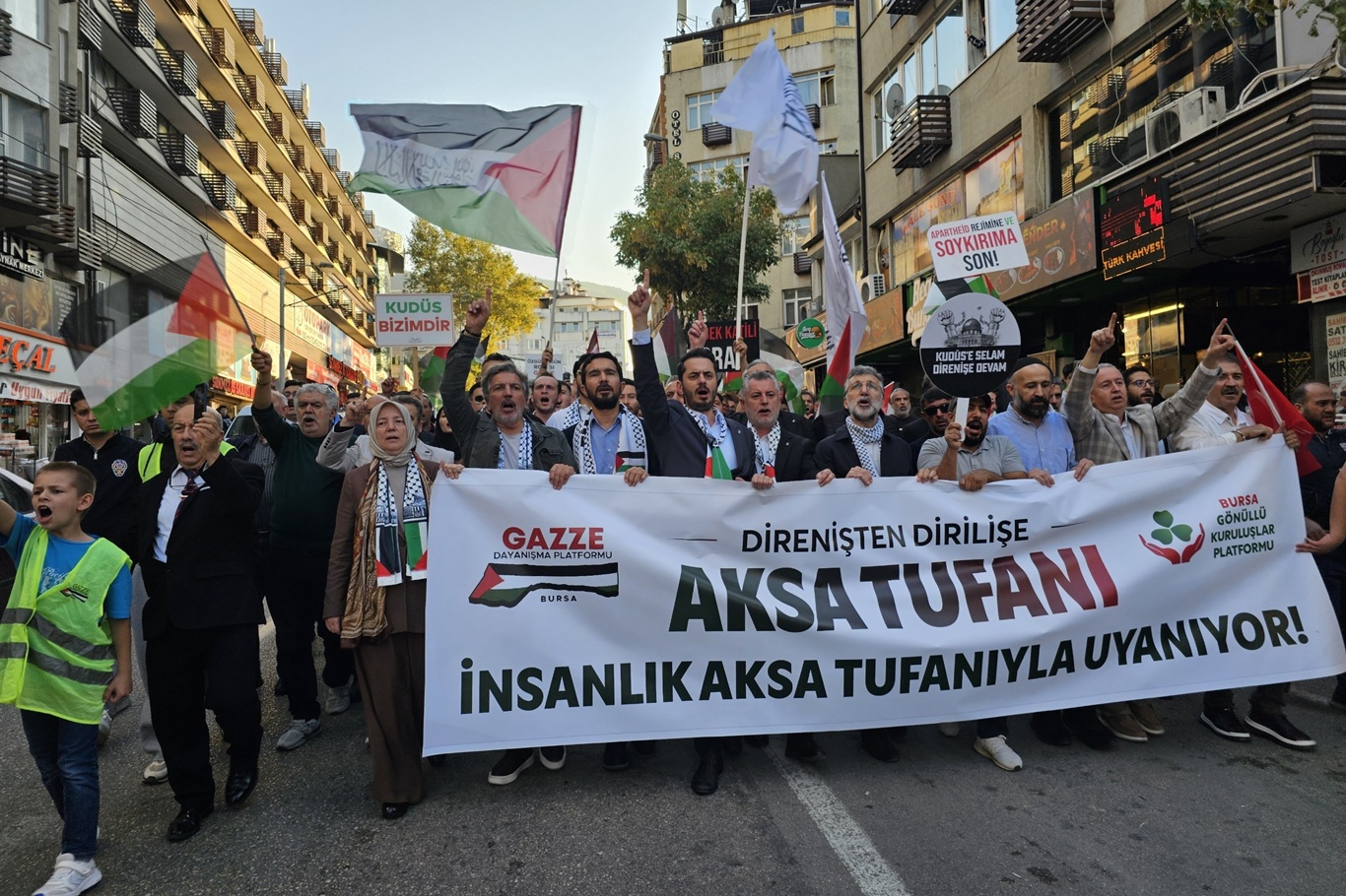 Bursa’da “Dirilişten Dirilişe Aksa Tufanı” yürüyüşü düzenlendi