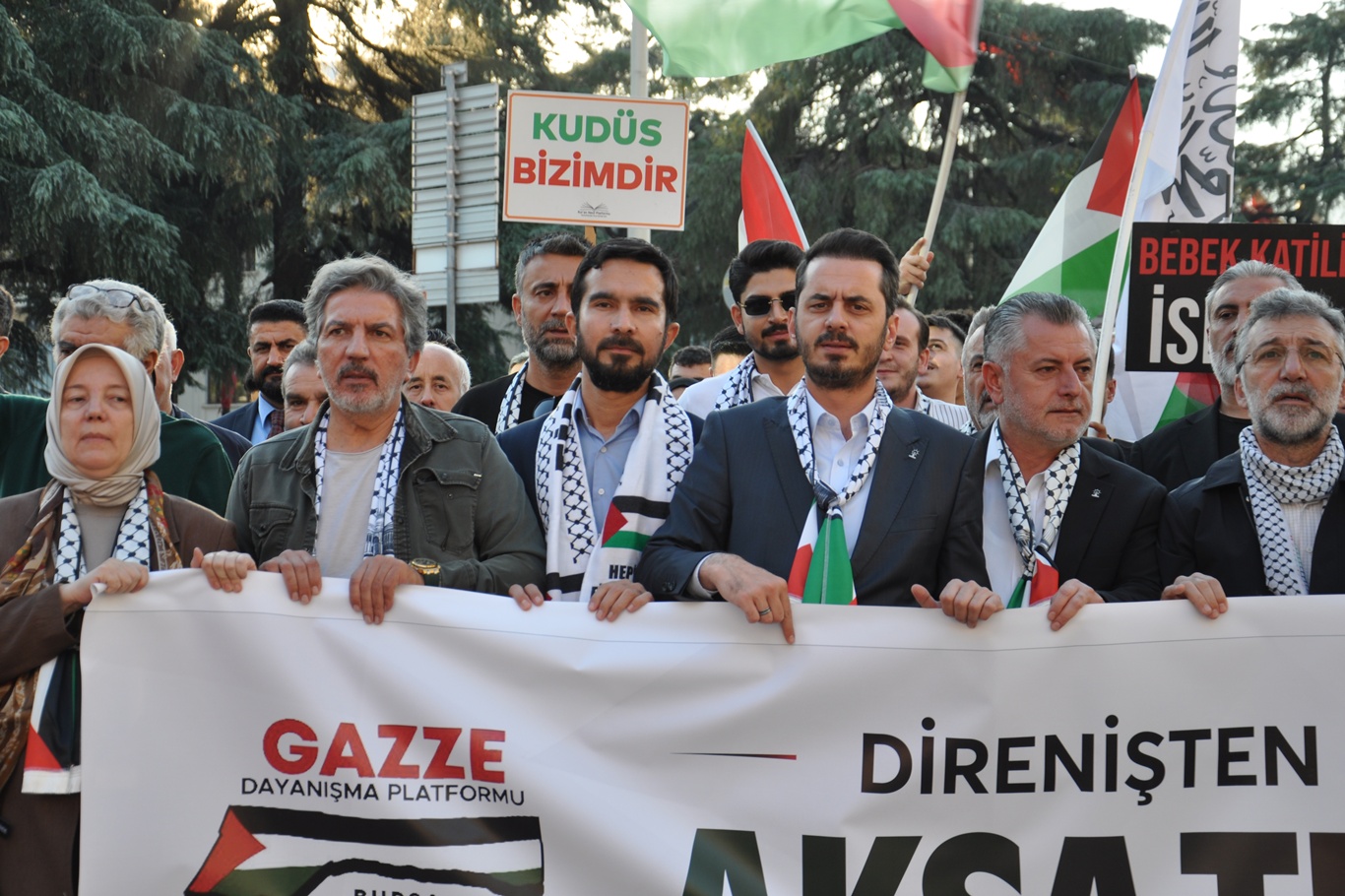 Bursa’da “Dirilişten Dirilişe Aksa Tufanı” yürüyüşü düzenlendi