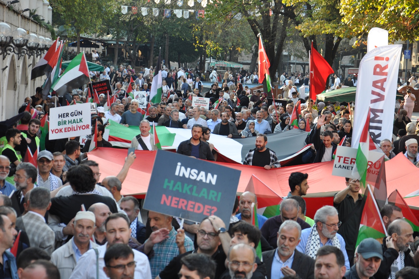 Bursa’da “Dirilişten Dirilişe Aksa Tufanı” yürüyüşü düzenlendi