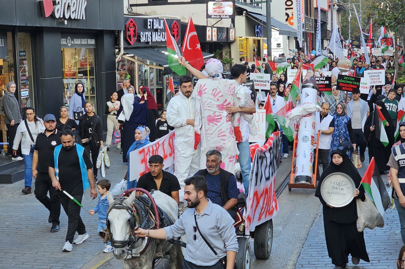 Bursa’da “Dirilişten Dirilişe Aksa Tufanı” yürüyüşü düzenlendi