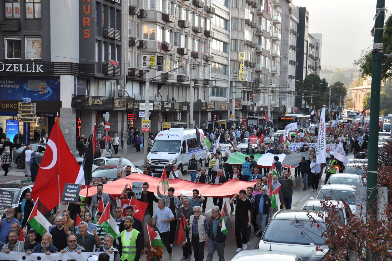 Bursa’da “Dirilişten Dirilişe Aksa Tufanı” yürüyüşü düzenlendi