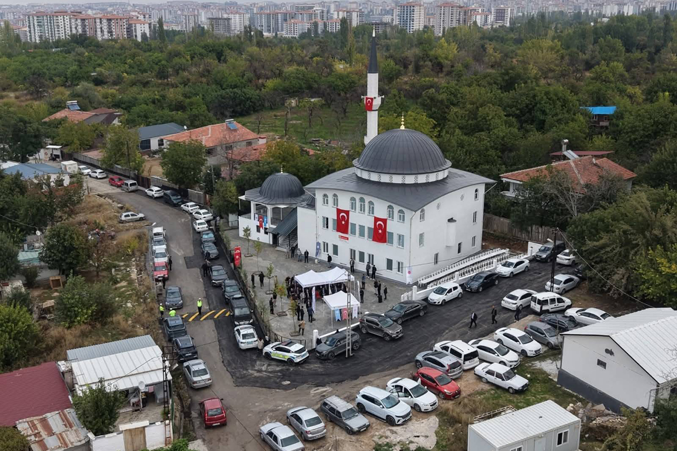 Malatya'da yapımı tamamlanan Çalıgülü Camii ibadete açıldı