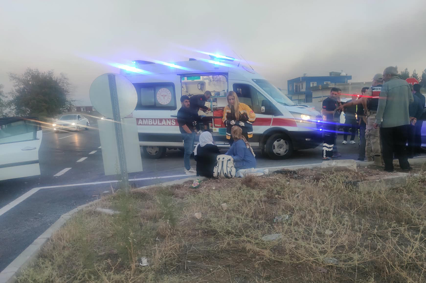 Diyarbakır-Çınar yolunda 2 otomobil çarpıştı: 2 yaralı