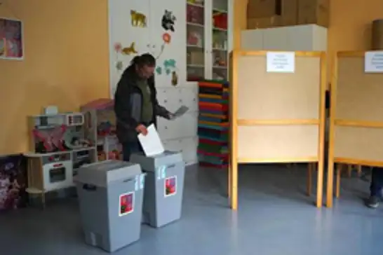 Çekya'da seçmenler yerel ve Senato seçimleri için oy kullandı
