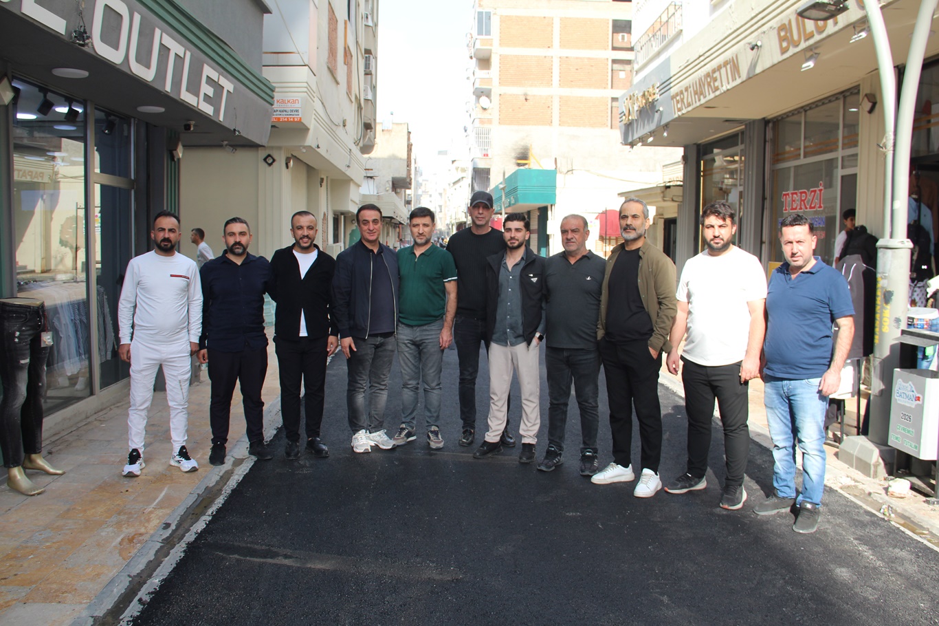 Batman'da trafiğe kapalı sokağın asfaltlanıp trafiğe açılması esnafın tepkisine yol açtı