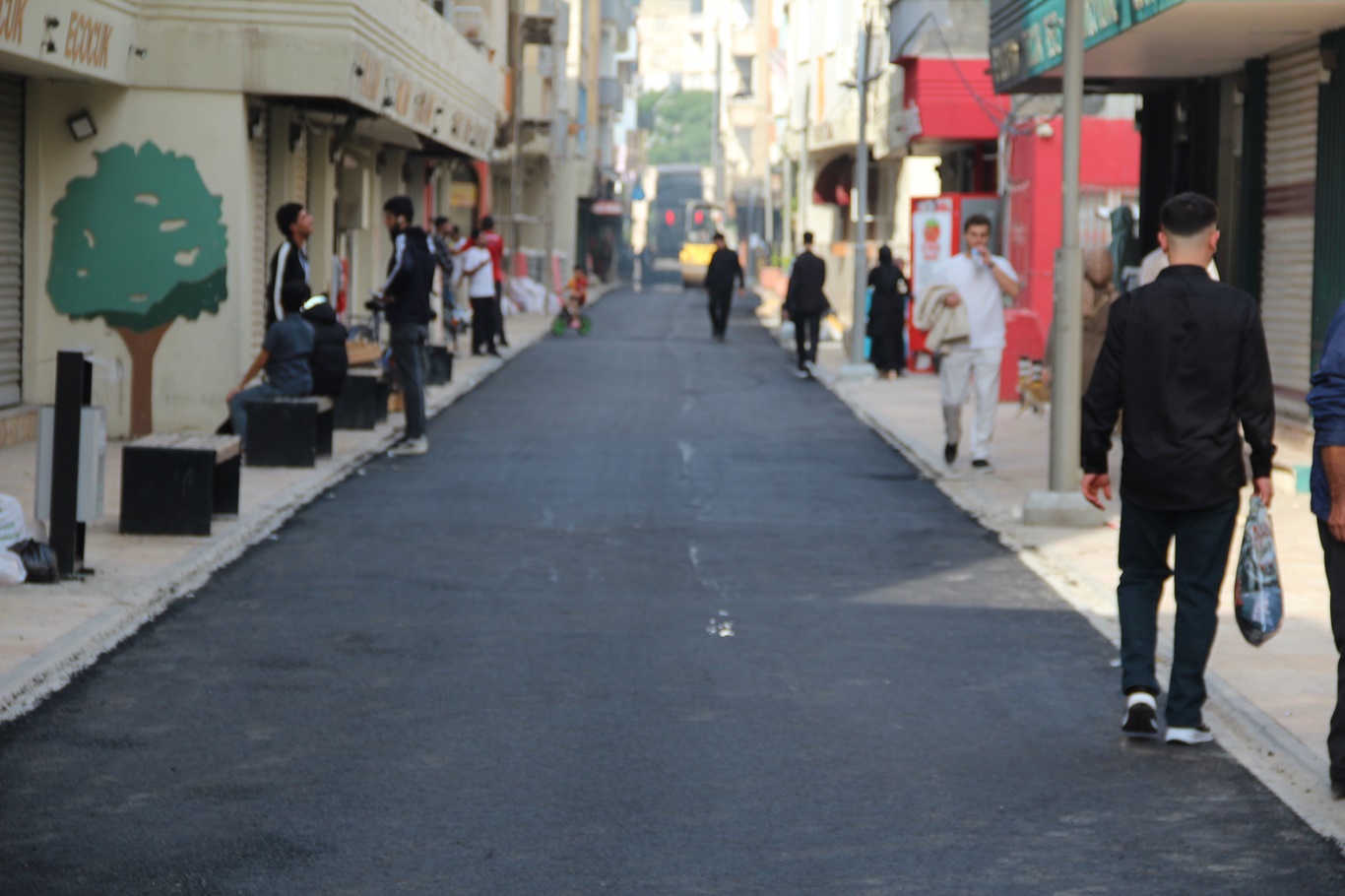 Batman'da trafiğe kapalı sokağın asfaltlanıp trafiğe açılması esnafın tepkisine yol açtı
