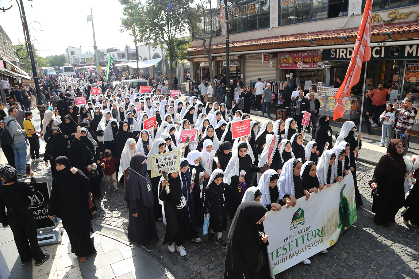 Diyarbakır'da "Niyet Ettim Tesettüre Emrin Başım Üstüne" programı düzenlendi