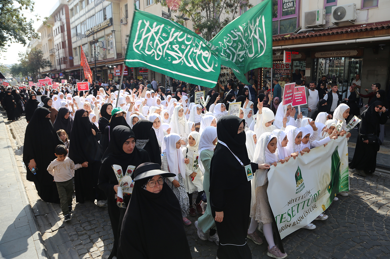 Diyarbakır'da "Niyet Ettim Tesettüre Emrin Başım Üstüne" programı düzenlendi