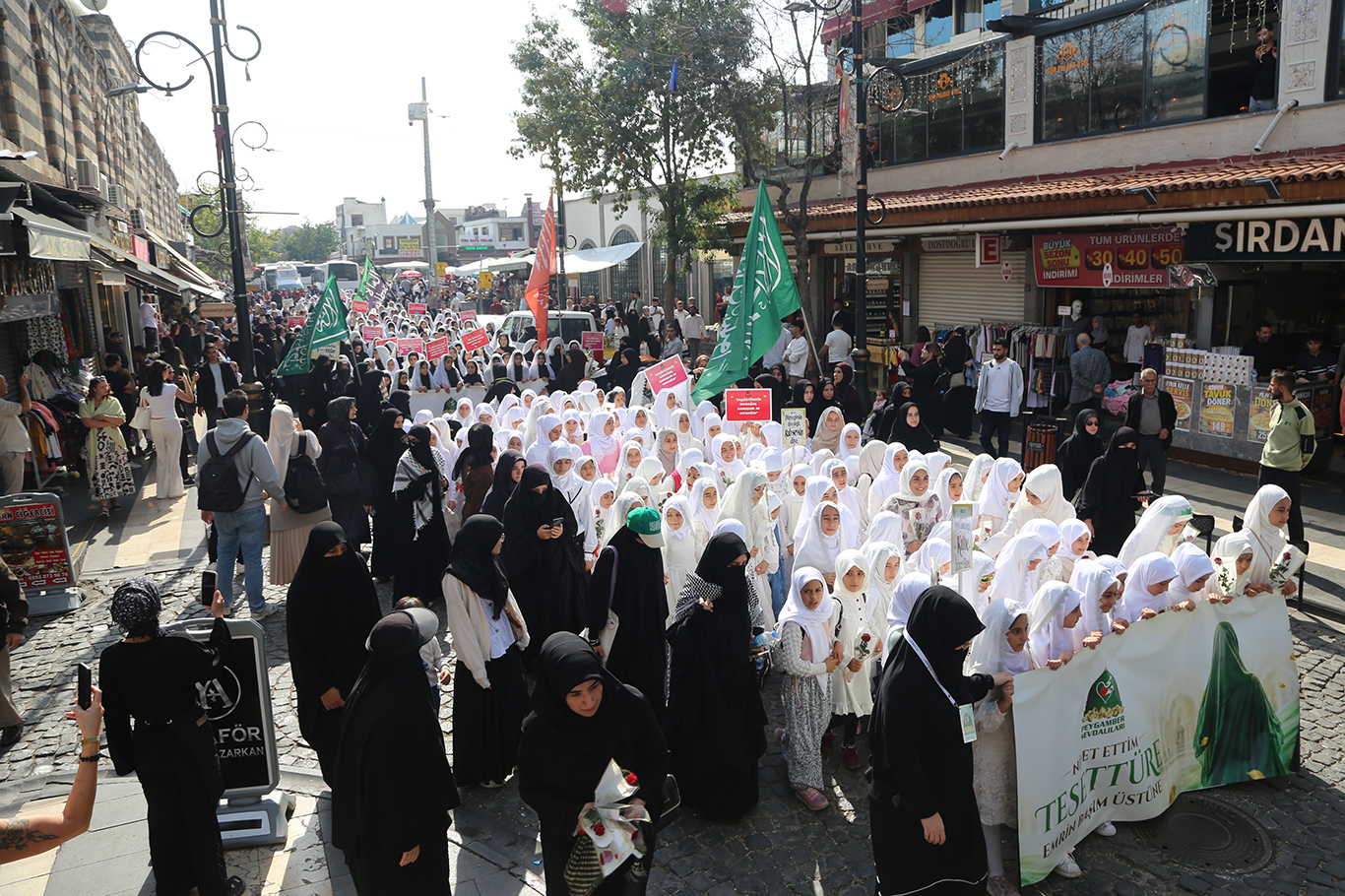 Diyarbakır'da "Niyet Ettim Tesettüre Emrin Başım Üstüne" programı düzenlendi