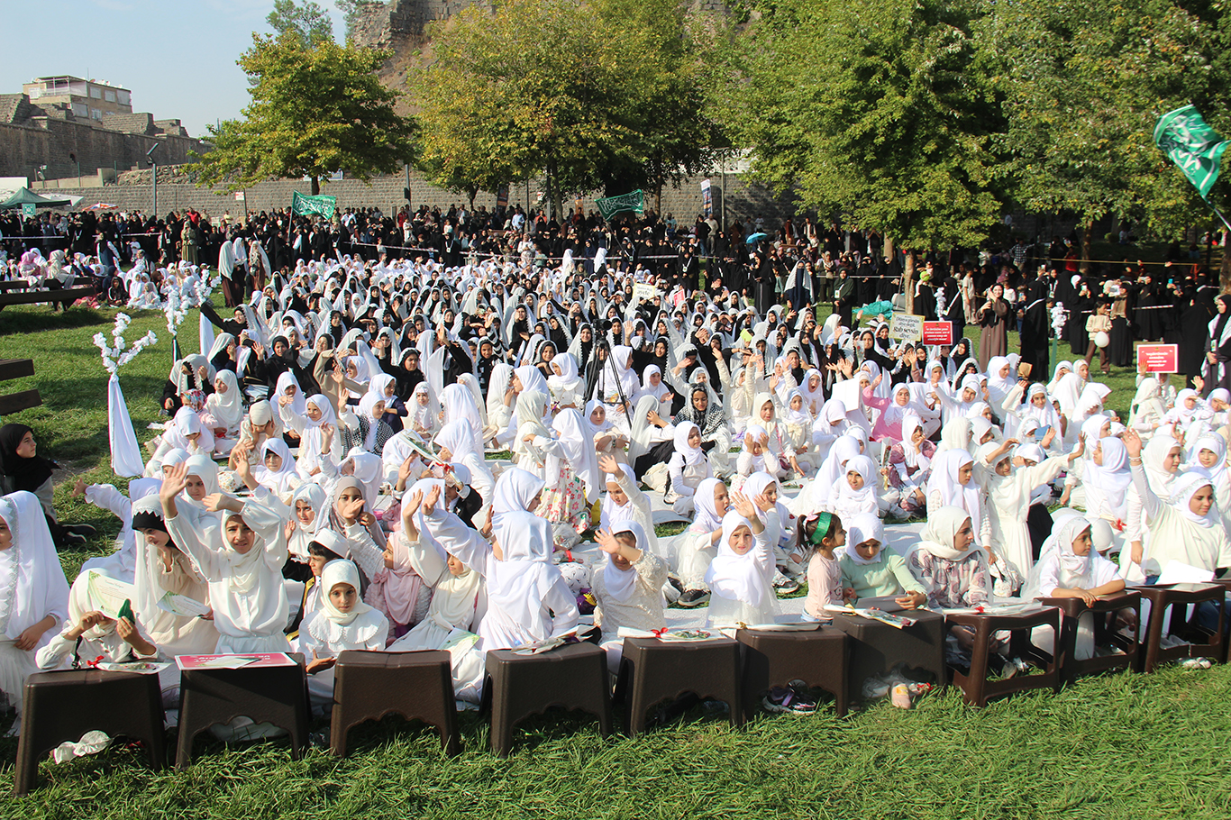 Diyarbakır'da "Niyet Ettim Tesettüre Emrin Başım Üstüne" programı düzenlendi