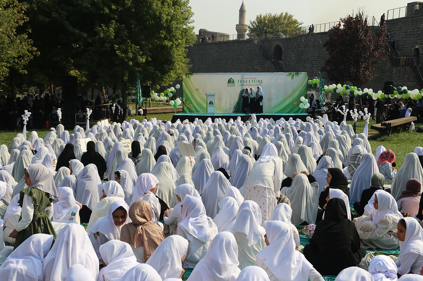 Diyarbakır'da "Niyet Ettim Tesettüre Emrin Başım Üstüne" programı düzenlendi